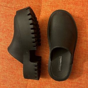 Jeffrey Campbell lugged platform clog - Black - size 8